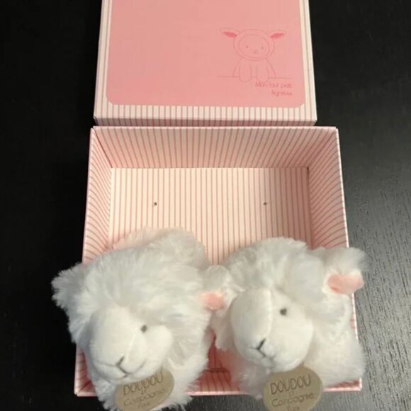 Doudou et Compagnie Paris White Lamb Baby Booties With Rattle Newborn - Picture 3 of 7